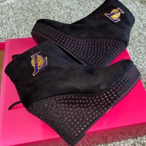 CUCE the rookie size 7 LA Lakers
Booties, boots with heels